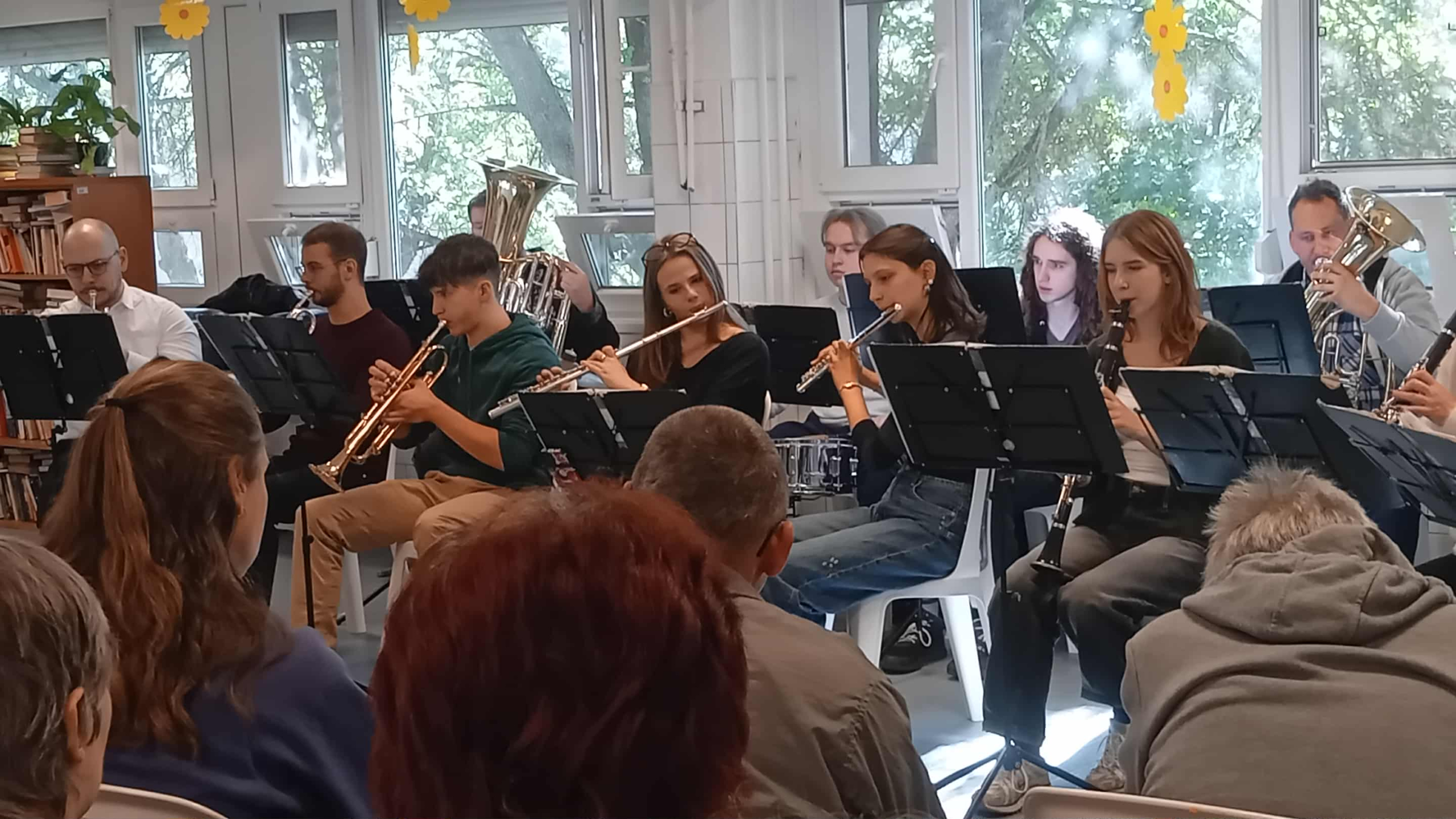 A Kamp János Kapelle koncertje a kórházban